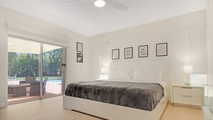 Luxury-Haus, 4 Schlafzimmer, eigener Pool, zum Garten hin
