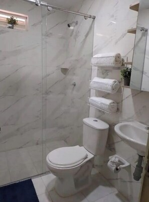 Dusche, Seife, Toilettenpapier