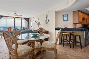 Dining - Oceanfront 8th Floor - Beach Gear Included - Walking distance to Main Street (North Myrtle Beach)