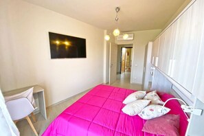 1 chambre, fer et planche à repasser, accès au Wi-Fi (inclus)
