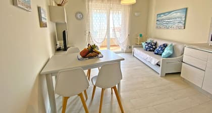 SPACIOUS APARTMENT 50 metres from the SEA with furnished garden