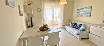 SPACIOUS APARTMENT 50 metres from the SEA with furnished garden