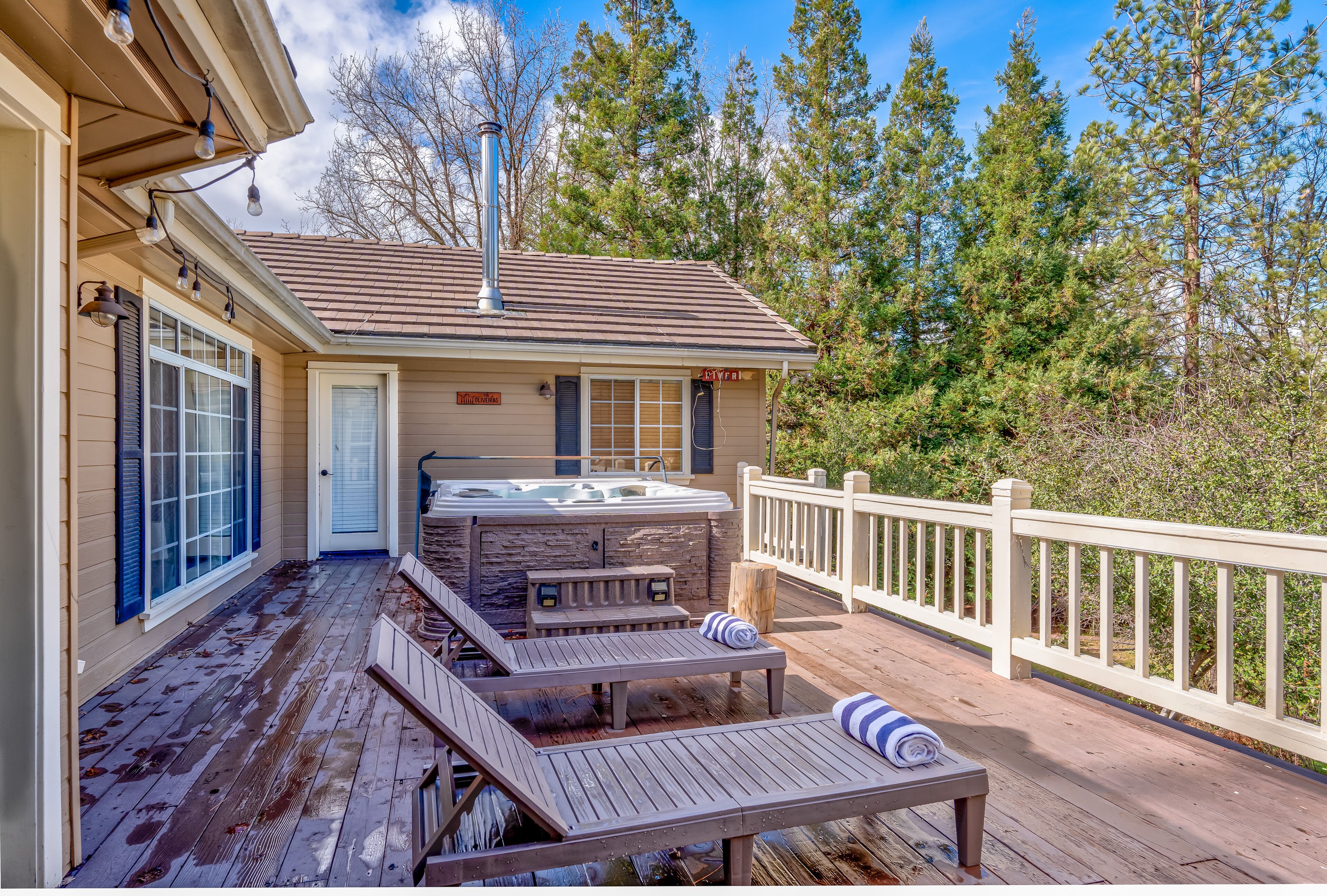 Private Resort Home in Yosemite w/River, 4Br-5Ba