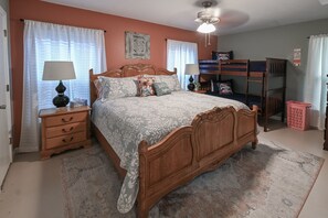 4 bedrooms, iron/ironing board, free WiFi, bed sheets