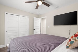 3 chambres, fer et planche à repasser, Wi-Fi, draps fournis