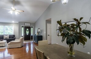 Interior - Lake house with a game room (Athens)