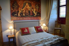 2 chambres, fer et planche à repasser