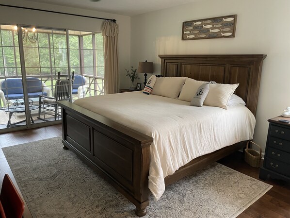 3 bedrooms, iron/ironing board, travel cot, free WiFi