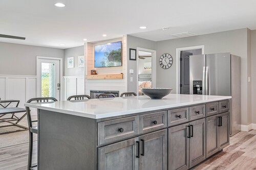 Newly Renovated house on the canal with pool and hot tub!!!