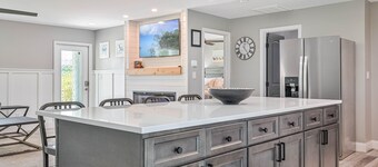 Newly Renovated house on the canal with pool and hot tub!!!