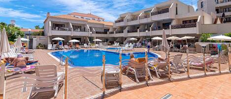 حمّام سباحة خارجي، حمّام سباحة مُدفَّأ