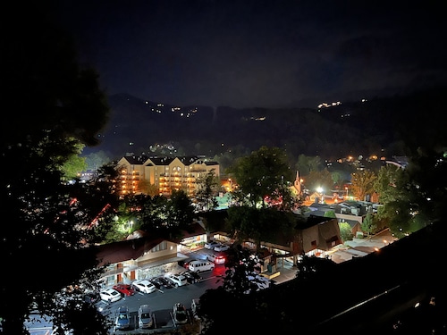 Newly Updated Beautiful Condo & BEST kept secret - Steps Away from "The Strip"!!