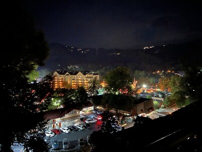 Newly Updated Beautiful Condo & BEST kept secret - Steps Away from "The Strip"!!