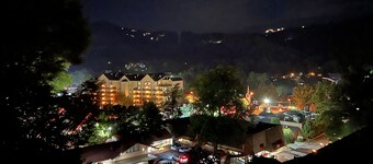 Newly Updated Beautiful Condo & BEST kept secret - Steps Away from "The Strip"!!