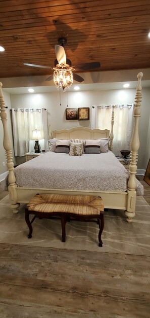 2 bedrooms, iron/ironing board, travel cot, free WiFi