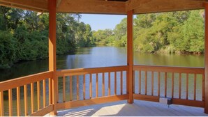 Property grounds - 2 bed 2 bath sleeps 6. Walking distance to beach, shops/restaurants in Coligny.  (Hilton Head Island)