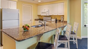 Coffee/tea maker, fridge, microwave, oven - 2 bed 2 bath sleeps 6. Walking distance to beach, shops/restaurants in Coligny.  (Hilton Head Island)