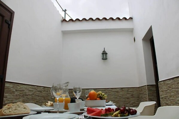 Outdoor dining - Casa Rural "El Corralillo del Abuelo" (La Lapa)