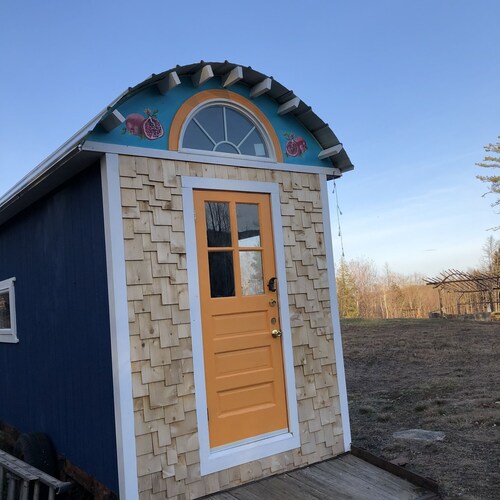 Unique Off-grid stay in the heart of the White Mountain National Forest