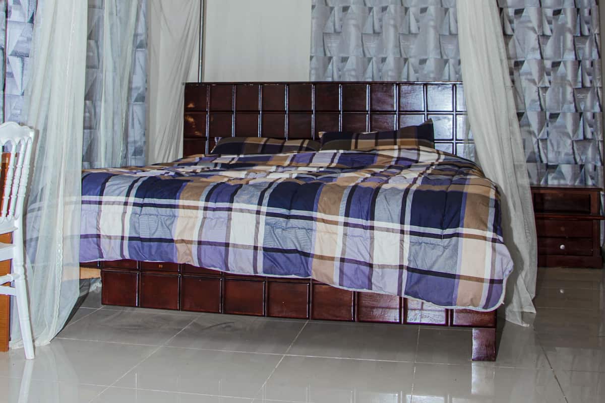 Premium bedding, individually decorated, desk, laptop workspace