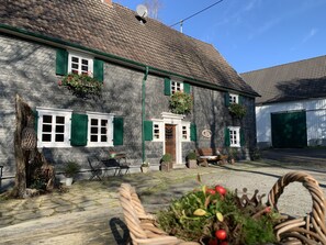 Exterior - Nature farm in the Bergisch region for wonderful days of relaxation in the "Emma" vacation apartment (Reichshof - Eiershagen)