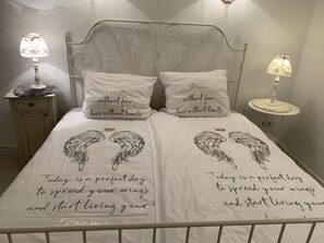 1 bedroom, travel cot, free WiFi, bed sheets - Nature farm in the Bergisch region for wonderful days of relaxation in the "Emma" vacation apartment (Reichshof - Eiershagen)
