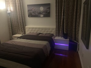 4 habitaciones, tabla de planchar con plancha, wifi y ropa de cama 