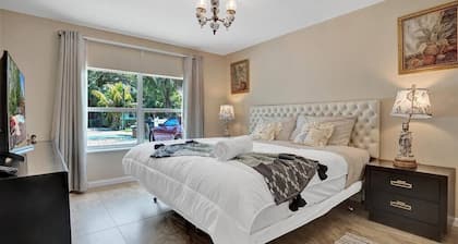 Heated Pool Elegant Family Home 10 Min to Beach