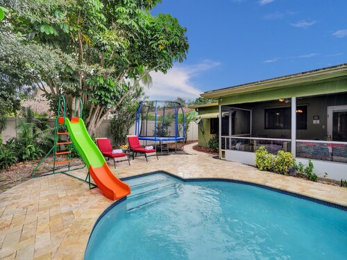 Heated Pool-Family Villa 7 Min to Beach, BBQ