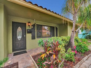 Exterior detail - Heated Pool-Family Villa 7 Min to Beach, BBQ (Deerfield Beach)