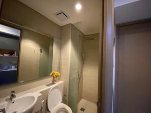 Bathroom - Taman Anggrek Residences Apartment (Daerah Khusus Ibukota Jakarta)