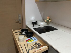 Private kitchen - Taman Anggrek Residences Apartment (Daerah Khusus Ibukota Jakarta)
