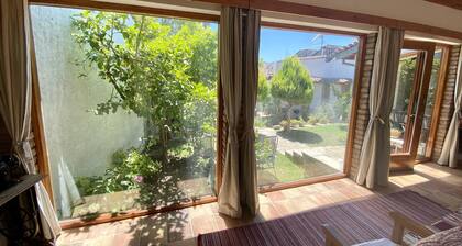 Helios House, Stunning garden sleeps 4 amazing central location