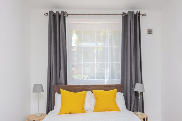 2 habitaciones, tabla de planchar con plancha, internet y ropa de cama 