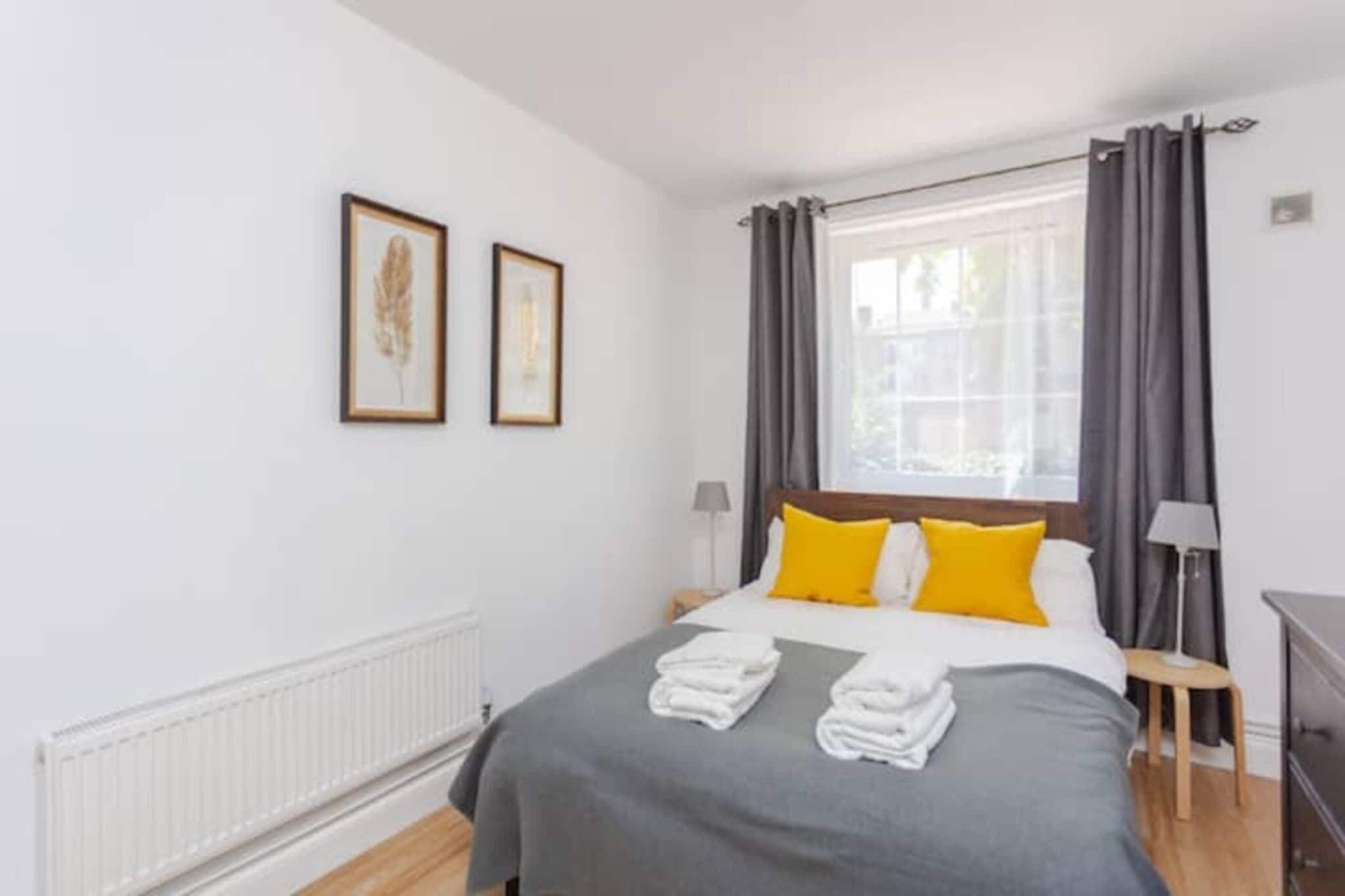 2 bedrooms, iron/ironing board, Internet, bed sheets