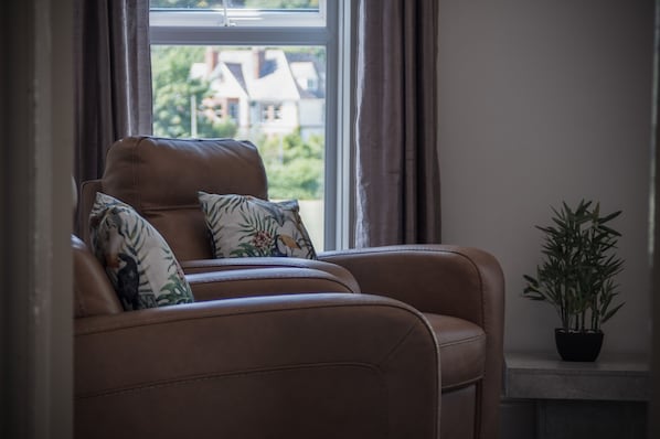 City House | Living area | Flat-screen TV - Langland Road - 2 Bedroom Town House (Swansea)