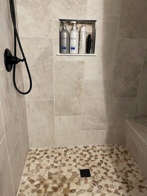 Combined shower/bathtub, hair dryer, towels, soap