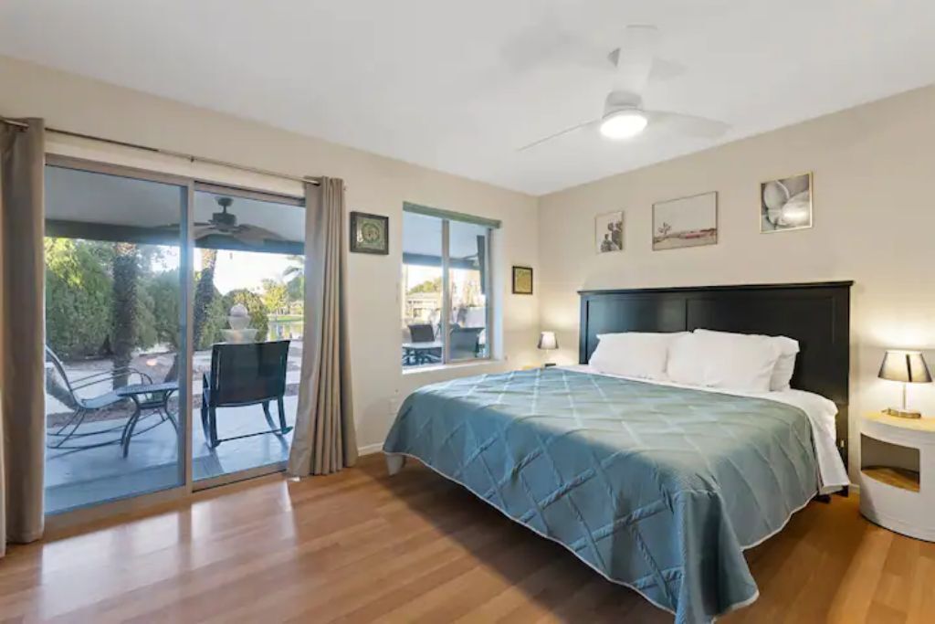 4 makuuhuonetta, työpöytä, silitysrauta/-lauta, ilmainen Wi-Fi