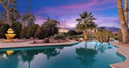 Lakefront Villa, Heated/Chilled Pool + 8‑Seat Spa, Kayaks, Office, Sleeps 9