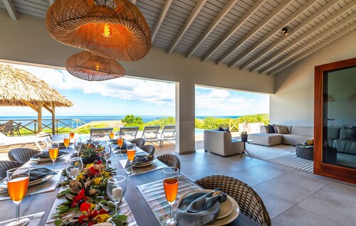 Brand new luxurious villa with bay and mountain view