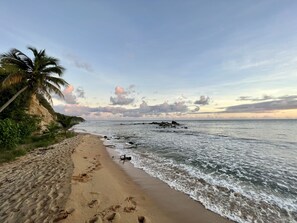 Beach nearby, sun loungers, beach towels