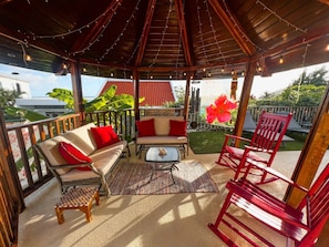 Terrace/patio - Beautiful oceanfront property with pool and amenities to relax (Yabucoa)