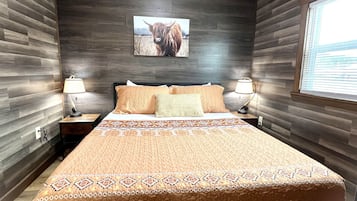 2 bedrooms, travel cot, WiFi, bed sheets