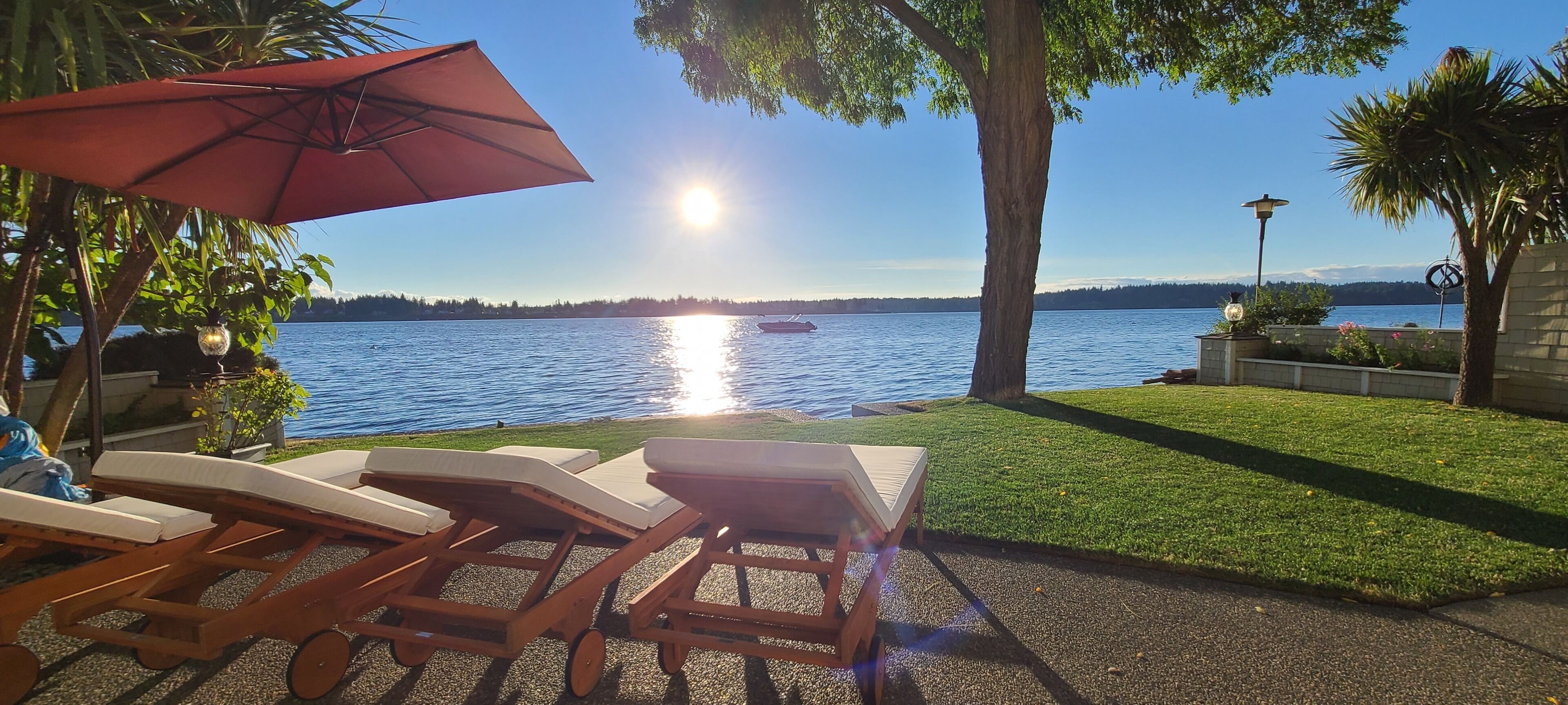 Gorgeous Four Story Direct Low Bank Beach House in Olympia, WA with Seals