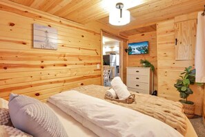 2 عدّة غرف نوم وواي فاي وملاءات أسرّة