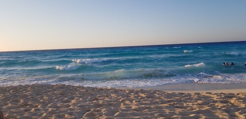 Cheerful, high privacy villa, 5 min walk from the beach