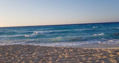 Cheerful, high privacy villa, 5 min walk from the beach