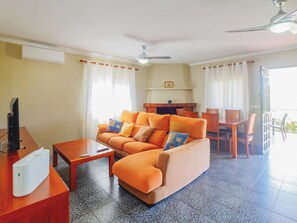 Televisie en een open haard