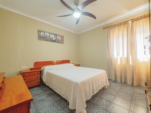 3 bedrooms, iron/ironing board, free WiFi, bed sheets