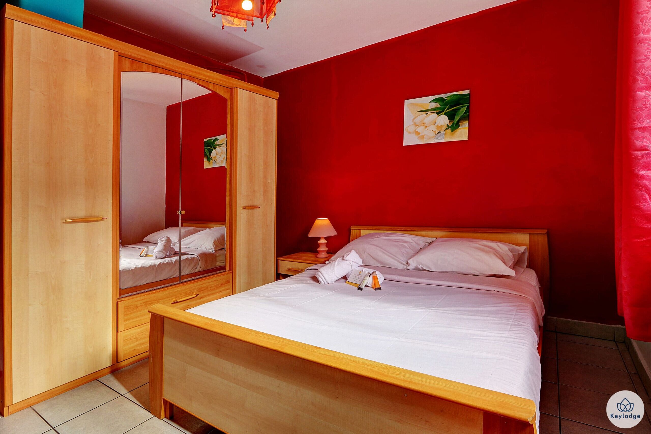 1 室のベッドルーム、アイロン / アイロン台、WiFi (無料)、 ベッドシーツ